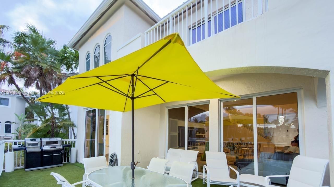 En Venta: $1,499,900 (3 camas, 2 baños, 2315 Pies cuadrados)