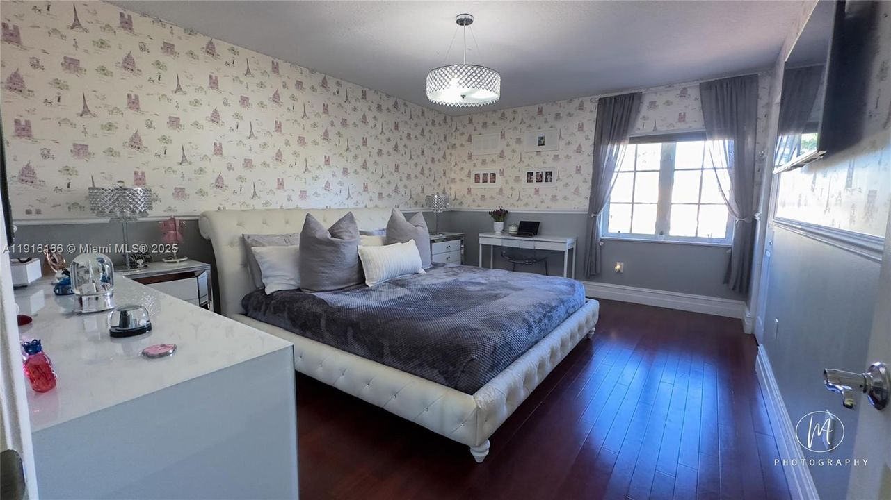 En Venta: $1,499,900 (3 camas, 2 baños, 2315 Pies cuadrados)