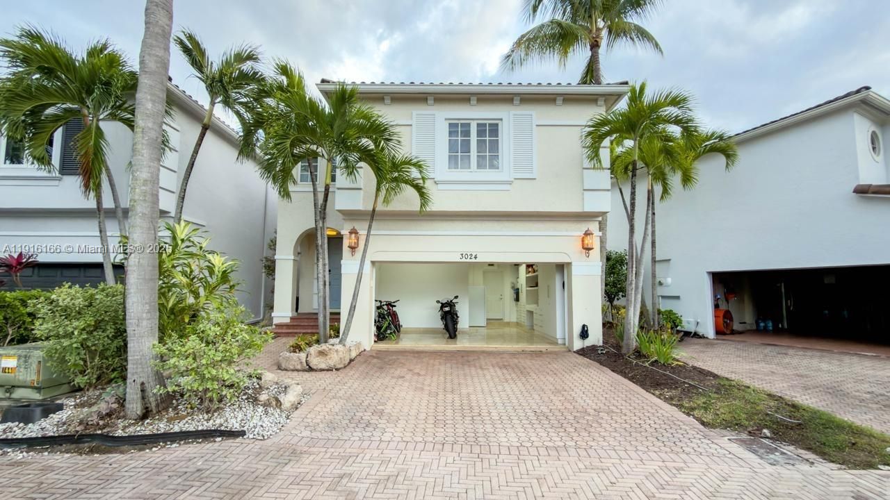 En Venta: $1,499,900 (3 camas, 2 baños, 2315 Pies cuadrados)