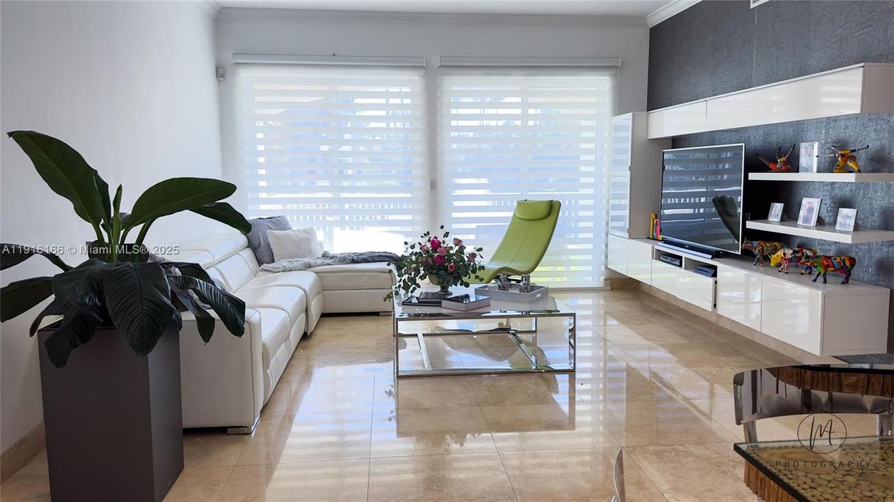 En Venta: $1,499,900 (3 camas, 2 baños, 2315 Pies cuadrados)