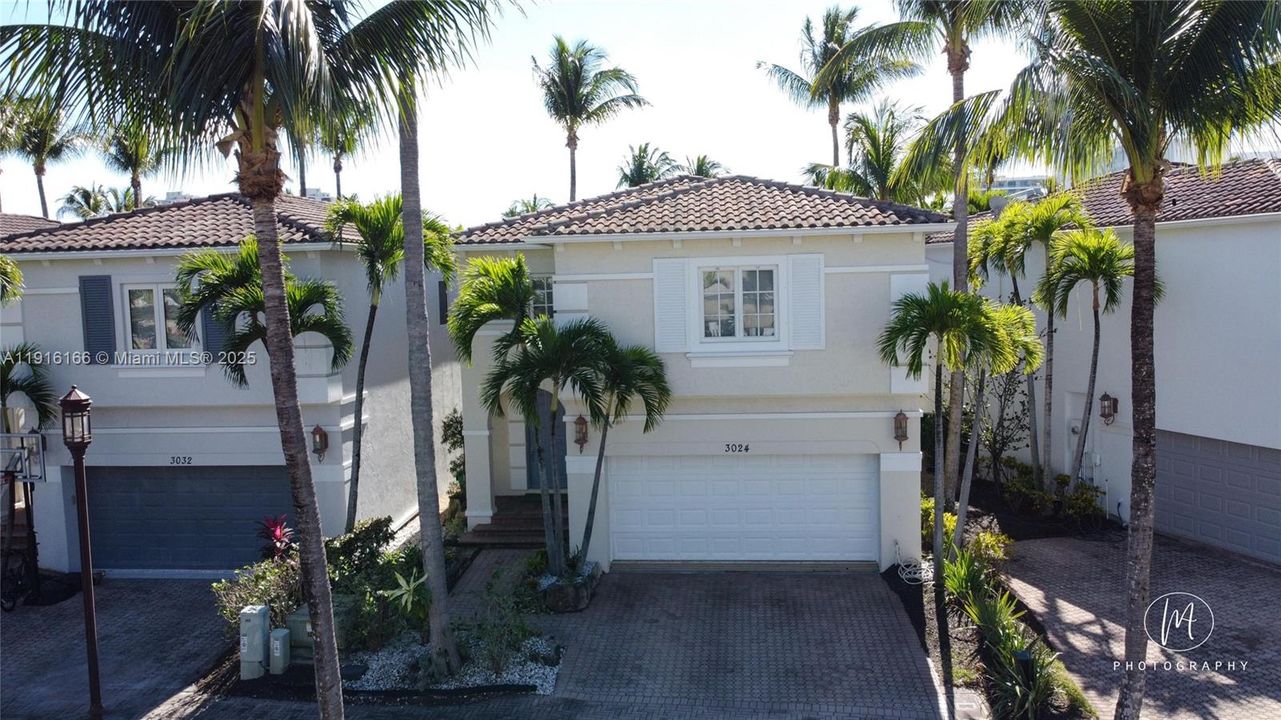 En Venta: $1,499,900 (3 camas, 2 baños, 2315 Pies cuadrados)