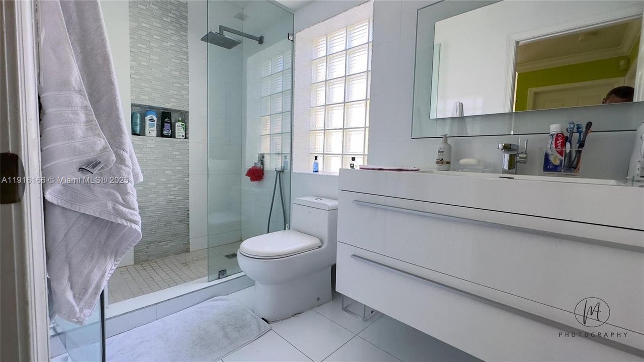 En Venta: $1,499,900 (3 camas, 2 baños, 2315 Pies cuadrados)