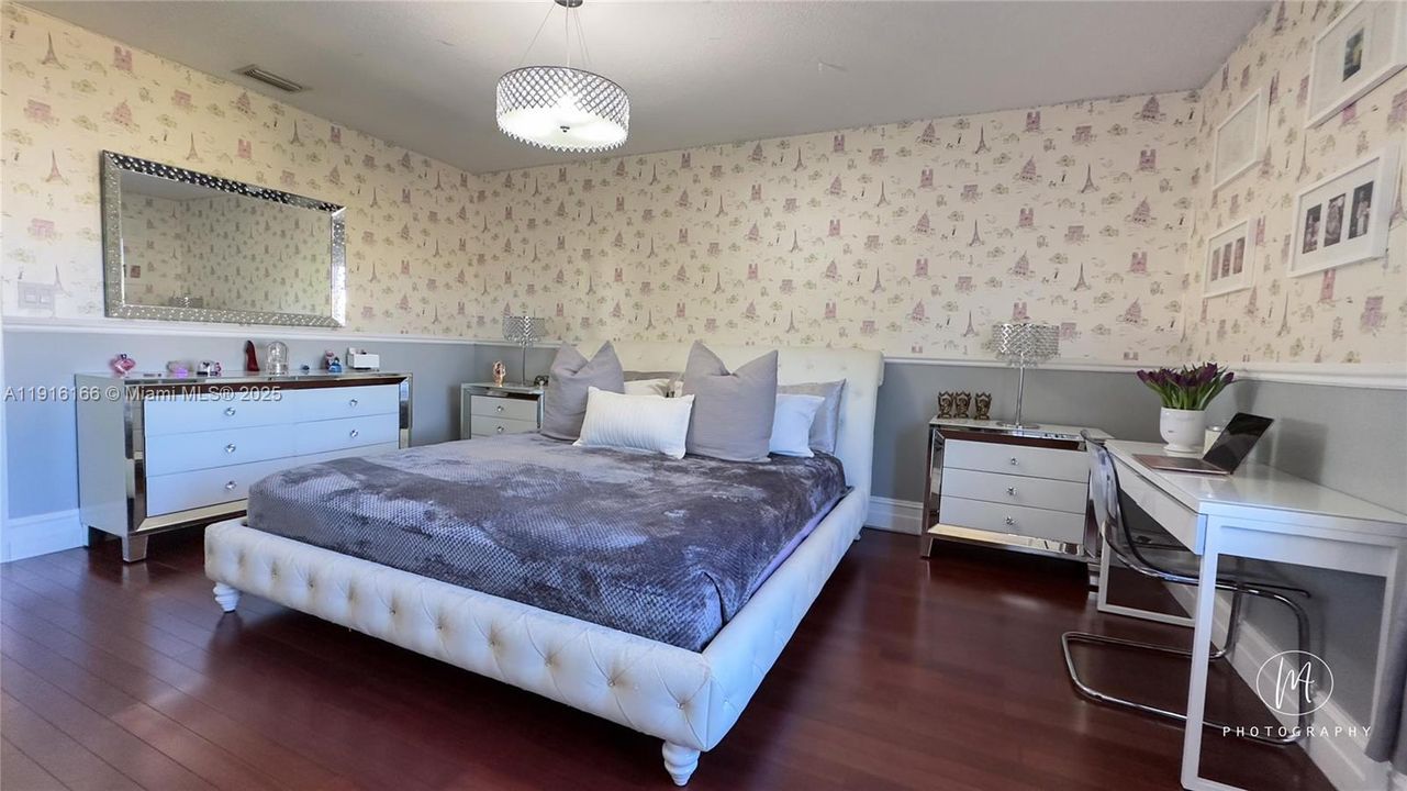 En Venta: $1,499,900 (3 camas, 2 baños, 2315 Pies cuadrados)