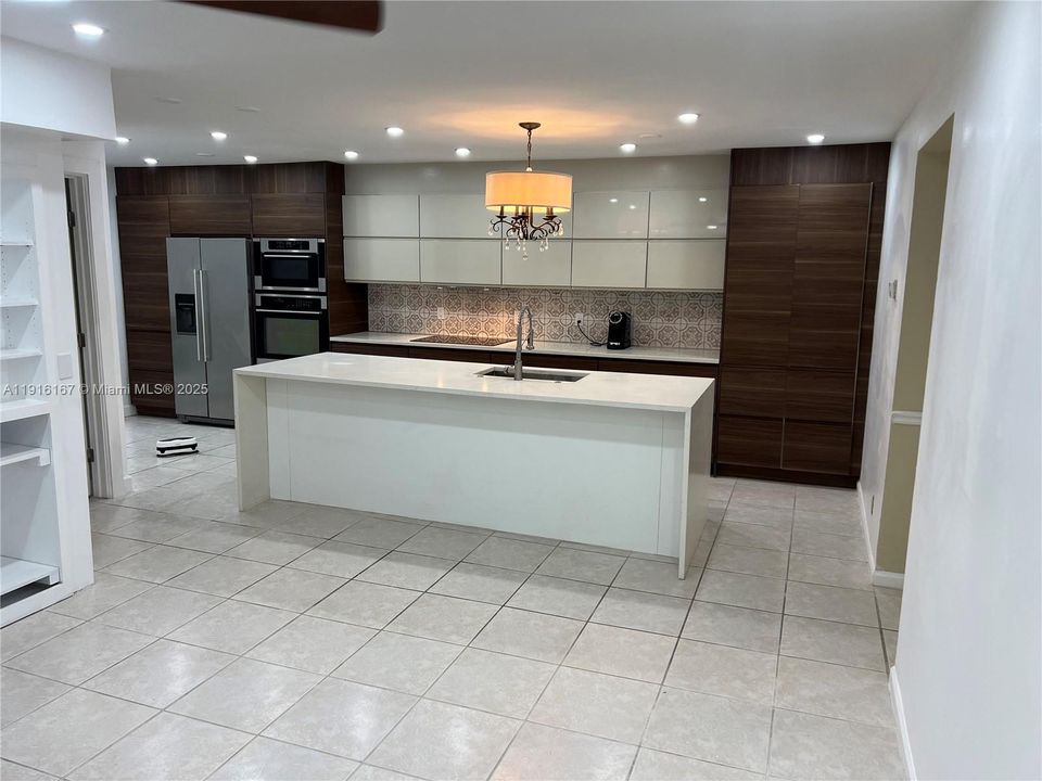 Active With Contract: $2,675 (2 beds, 2 baths, 1536 Square Feet)