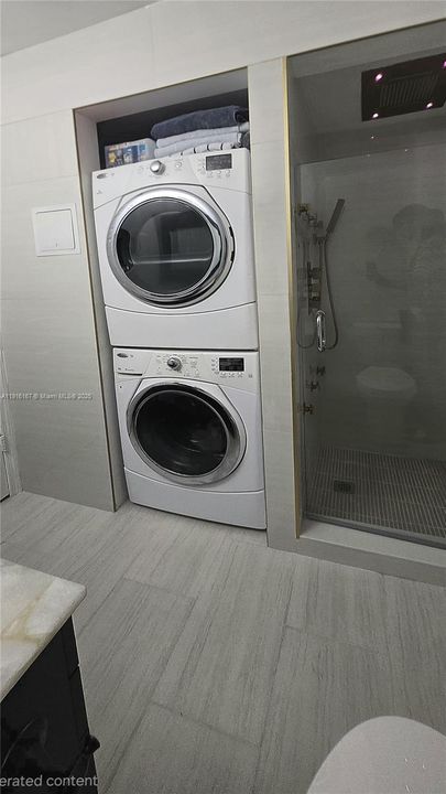 Active With Contract: $2,675 (2 beds, 2 baths, 1536 Square Feet)