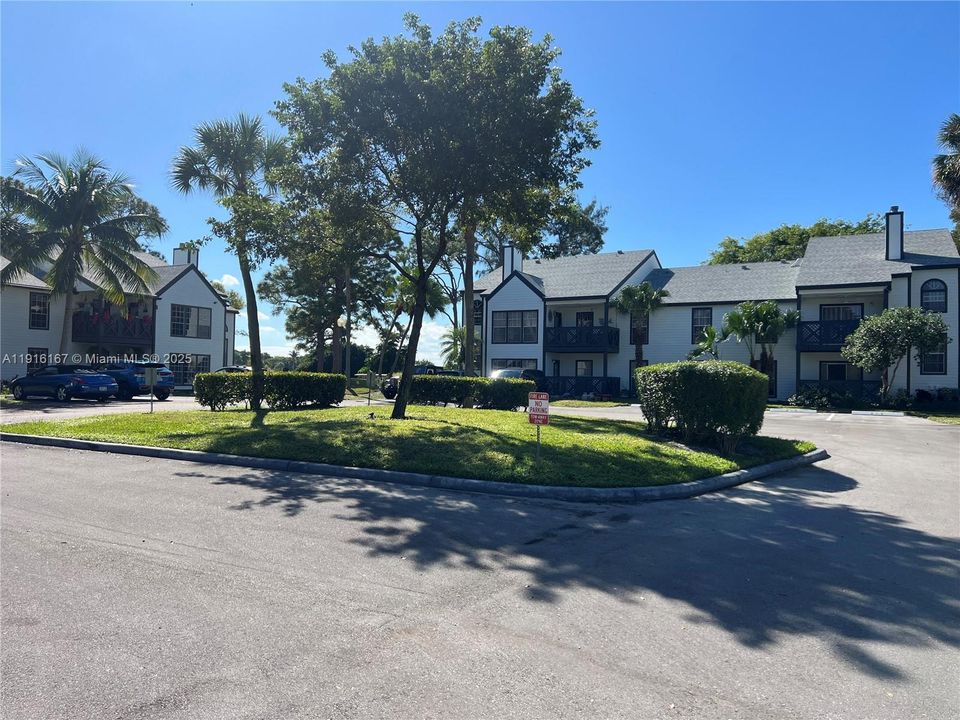 Active With Contract: $2,675 (2 beds, 2 baths, 1536 Square Feet)