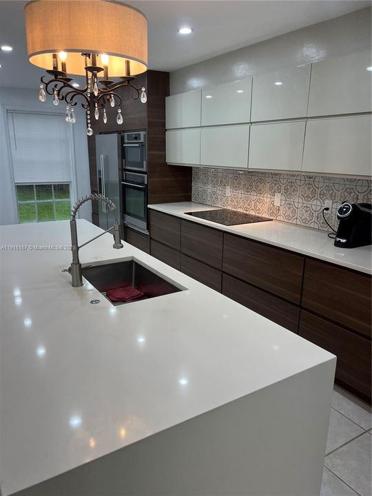Active With Contract: $2,675 (2 beds, 2 baths, 1536 Square Feet)