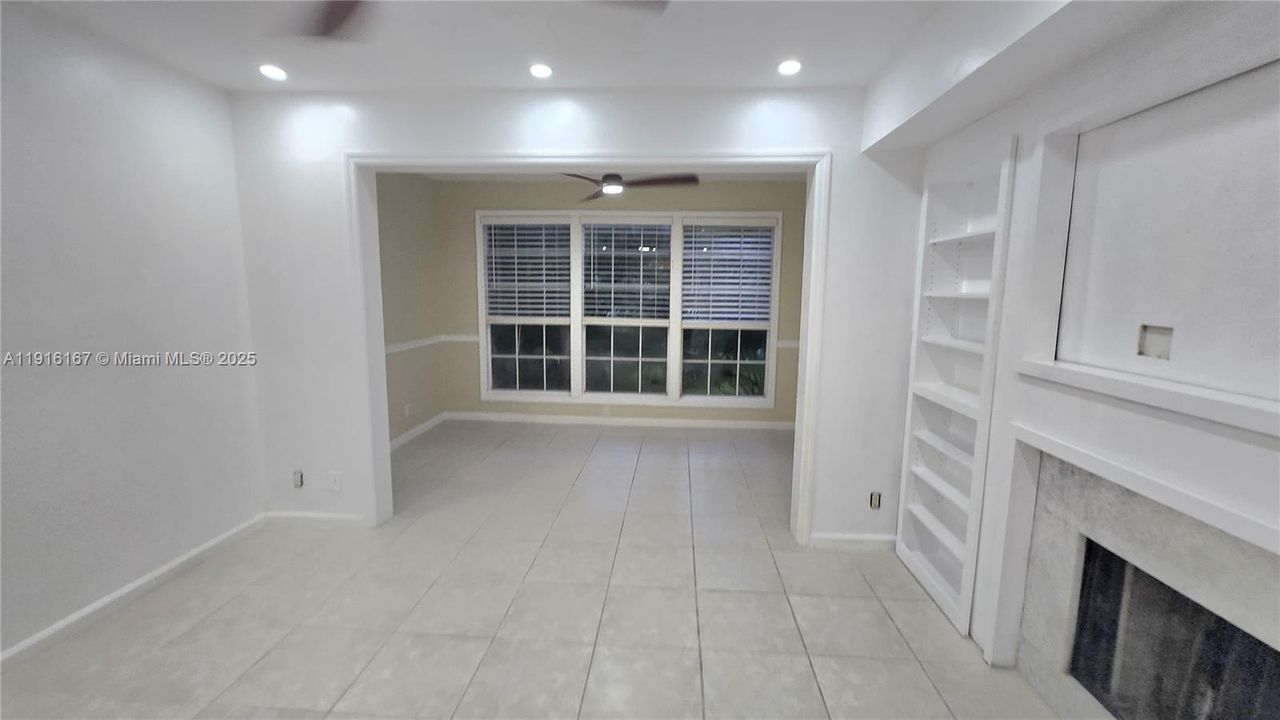 Active With Contract: $2,675 (2 beds, 2 baths, 1536 Square Feet)