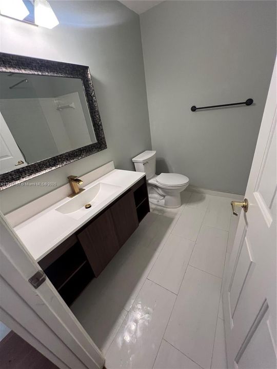Active With Contract: $2,675 (2 beds, 2 baths, 1536 Square Feet)