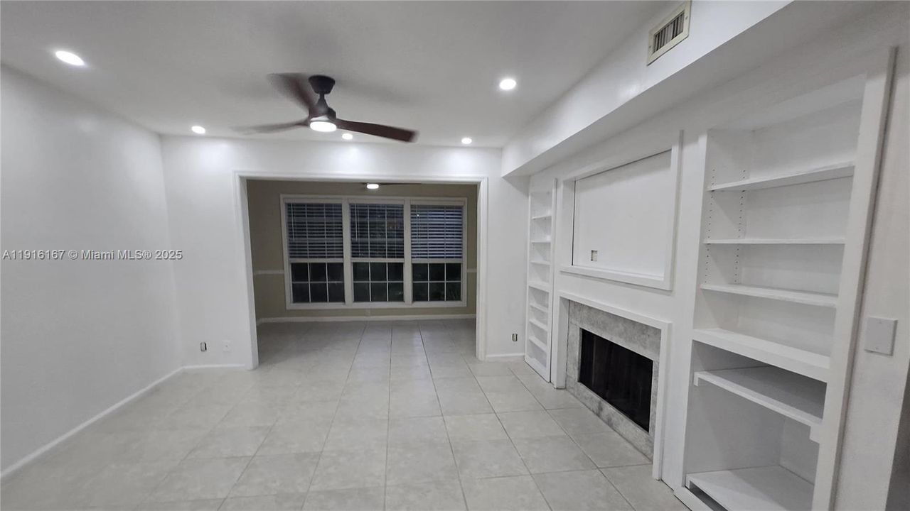 Active With Contract: $2,675 (2 beds, 2 baths, 1536 Square Feet)