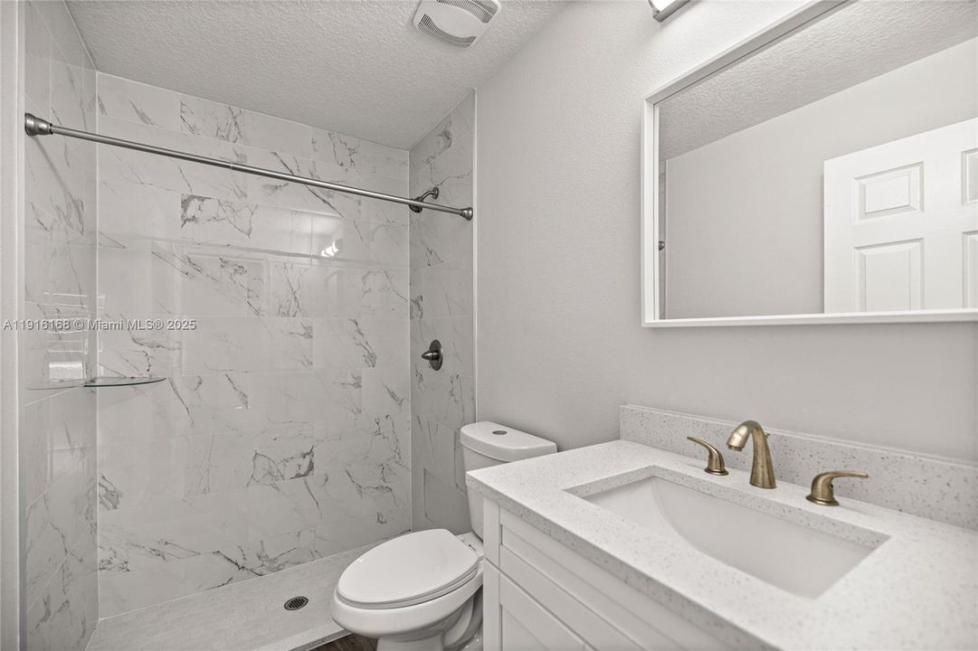 En Venta: $219,000 (3 camas, 2 baños, 1130 Pies cuadrados)