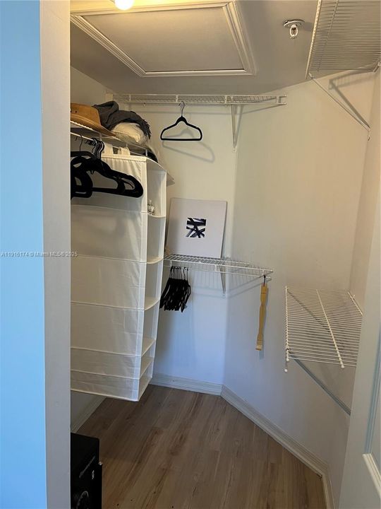 For Rent: $2,350 (2 beds, 2 baths, 820 Square Feet)