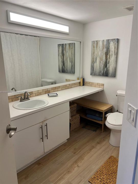 For Rent: $2,350 (2 beds, 2 baths, 820 Square Feet)