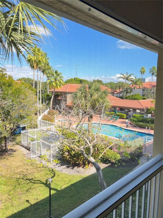 For Rent: $2,350 (2 beds, 2 baths, 820 Square Feet)