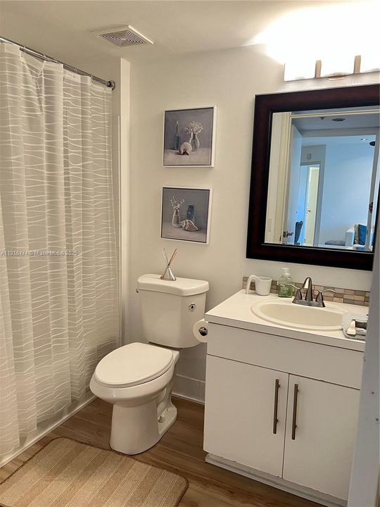 For Rent: $2,350 (2 beds, 2 baths, 820 Square Feet)