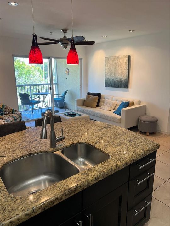 For Rent: $2,350 (2 beds, 2 baths, 820 Square Feet)