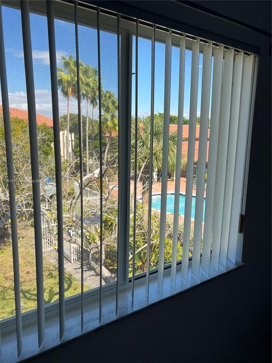 For Rent: $2,350 (2 beds, 2 baths, 820 Square Feet)