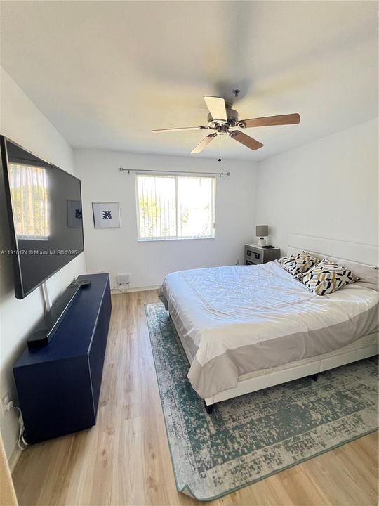 For Rent: $2,350 (2 beds, 2 baths, 820 Square Feet)