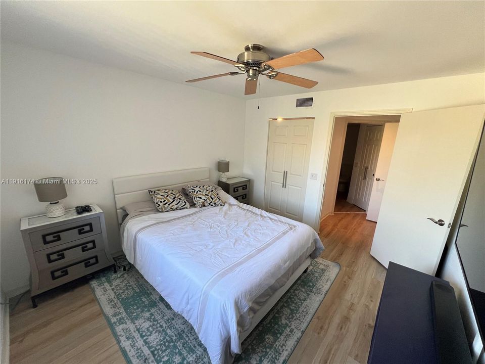 For Rent: $2,350 (2 beds, 2 baths, 820 Square Feet)