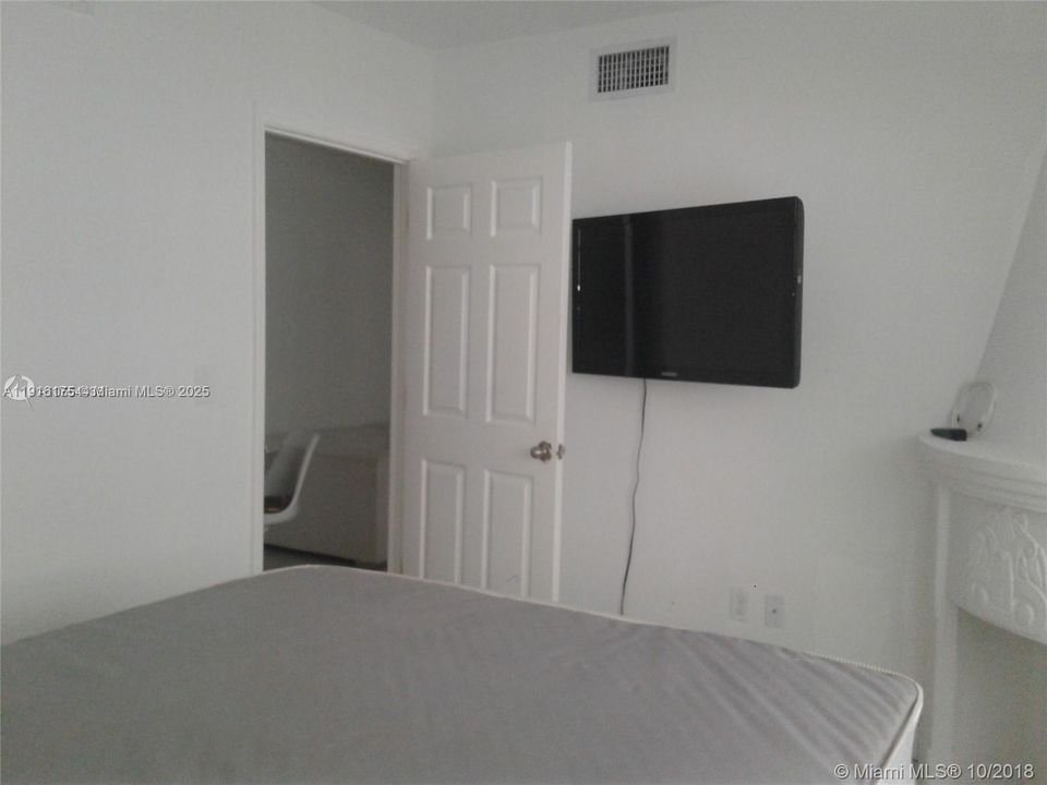 For Sale: $220,000 (1 beds, 1 baths, 450 Square Feet)