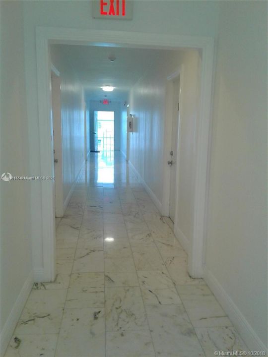 For Sale: $220,000 (1 beds, 1 baths, 450 Square Feet)