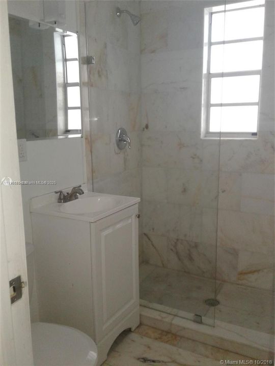 For Sale: $220,000 (1 beds, 1 baths, 450 Square Feet)