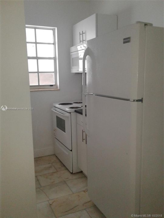 For Sale: $220,000 (1 beds, 1 baths, 450 Square Feet)