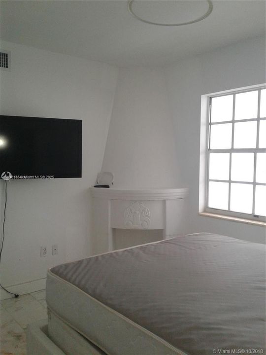 For Sale: $220,000 (1 beds, 1 baths, 450 Square Feet)