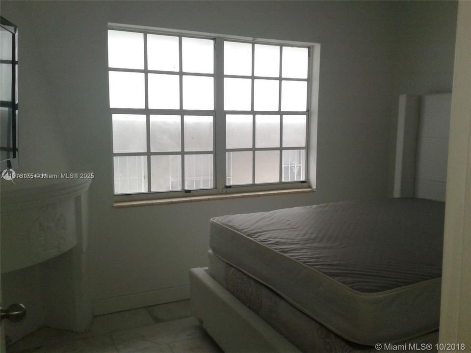 For Sale: $220,000 (1 beds, 1 baths, 450 Square Feet)