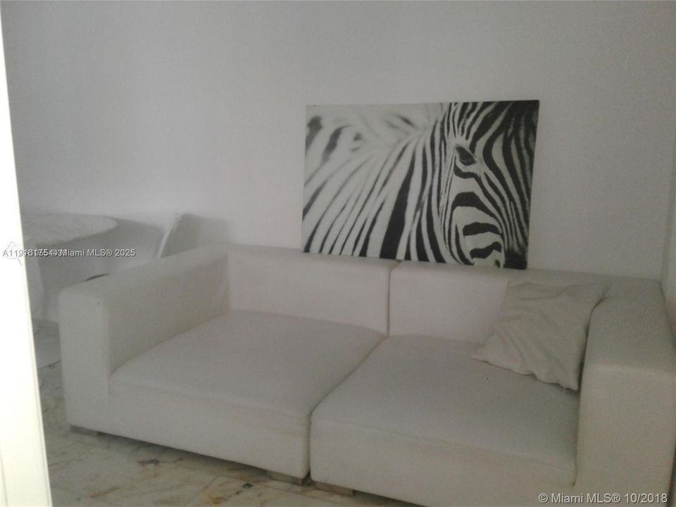 For Sale: $220,000 (1 beds, 1 baths, 450 Square Feet)