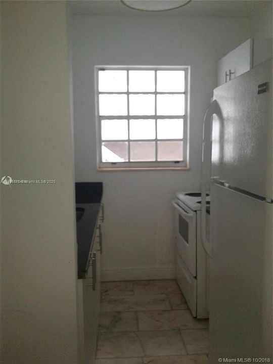 For Sale: $220,000 (1 beds, 1 baths, 450 Square Feet)