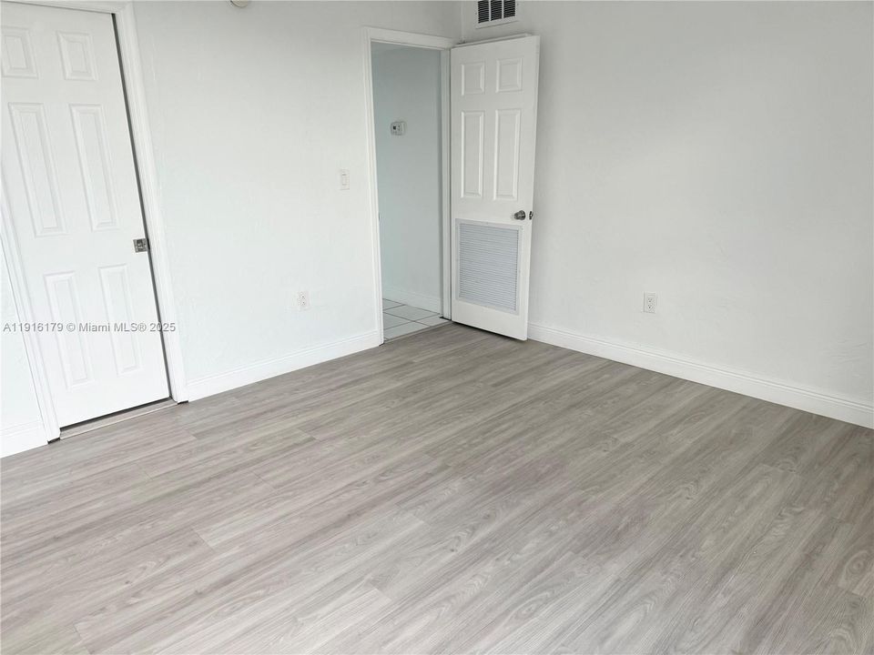 Active With Contract: $2,250 (2 beds, 2 baths, 982 Square Feet)