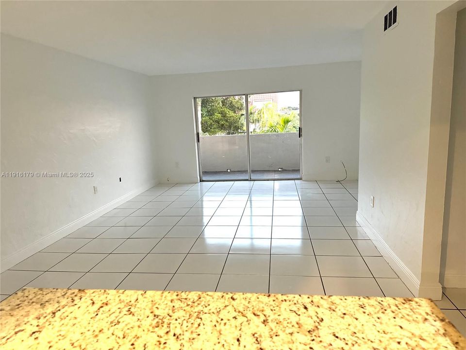Active With Contract: $2,250 (2 beds, 2 baths, 982 Square Feet)