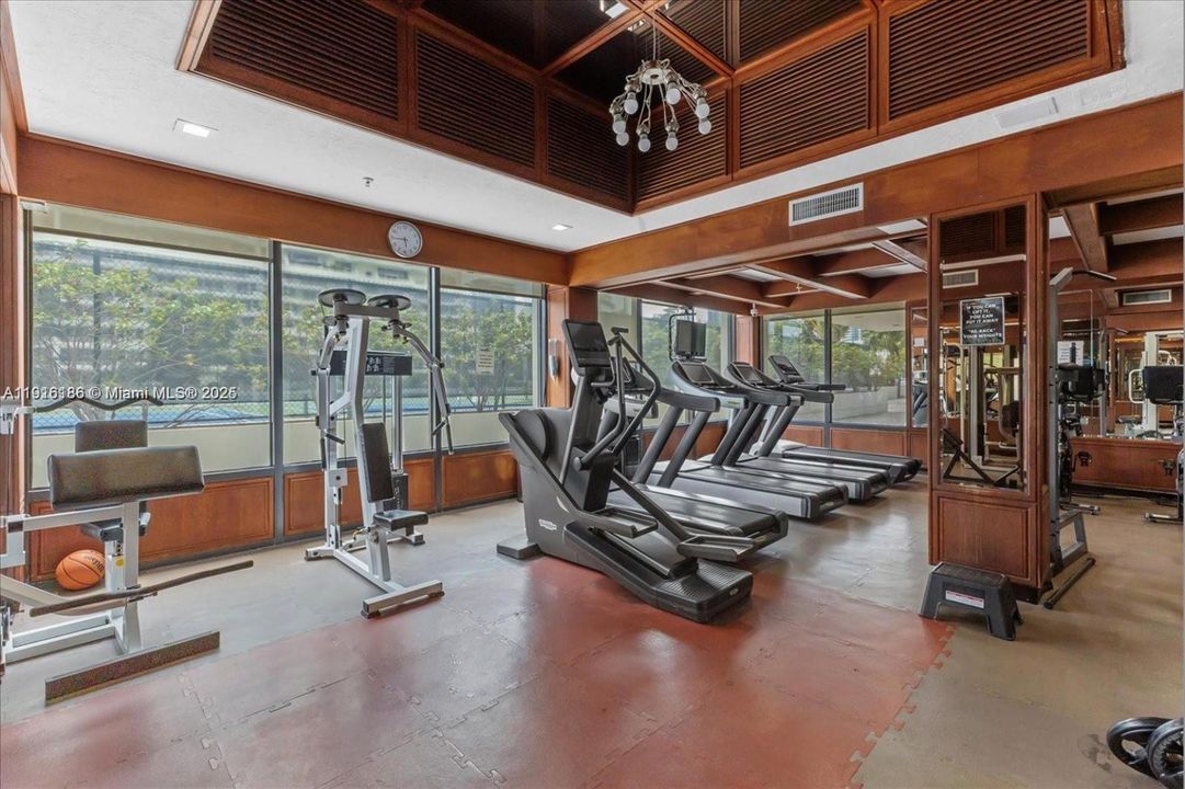 Active With Contract: $3,000 (1 beds, 1 baths, 768 Square Feet)