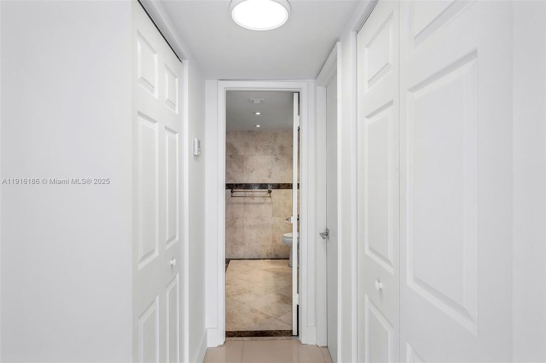 Active With Contract: $3,000 (1 beds, 1 baths, 768 Square Feet)