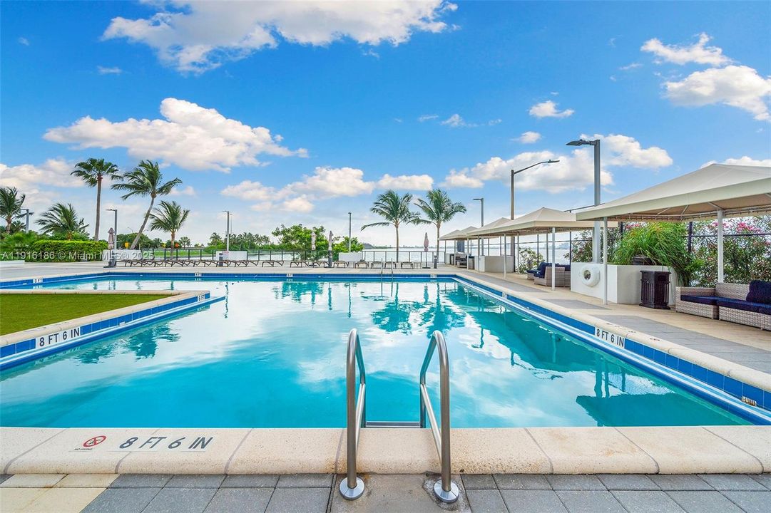 Active With Contract: $3,000 (1 beds, 1 baths, 768 Square Feet)