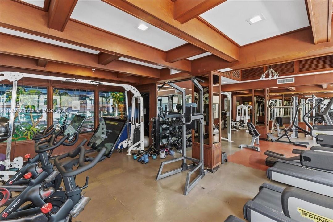 Active With Contract: $3,000 (1 beds, 1 baths, 768 Square Feet)