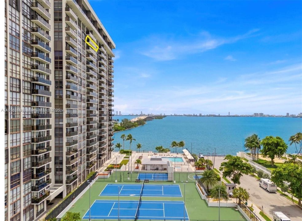 Active With Contract: $3,000 (1 beds, 1 baths, 768 Square Feet)