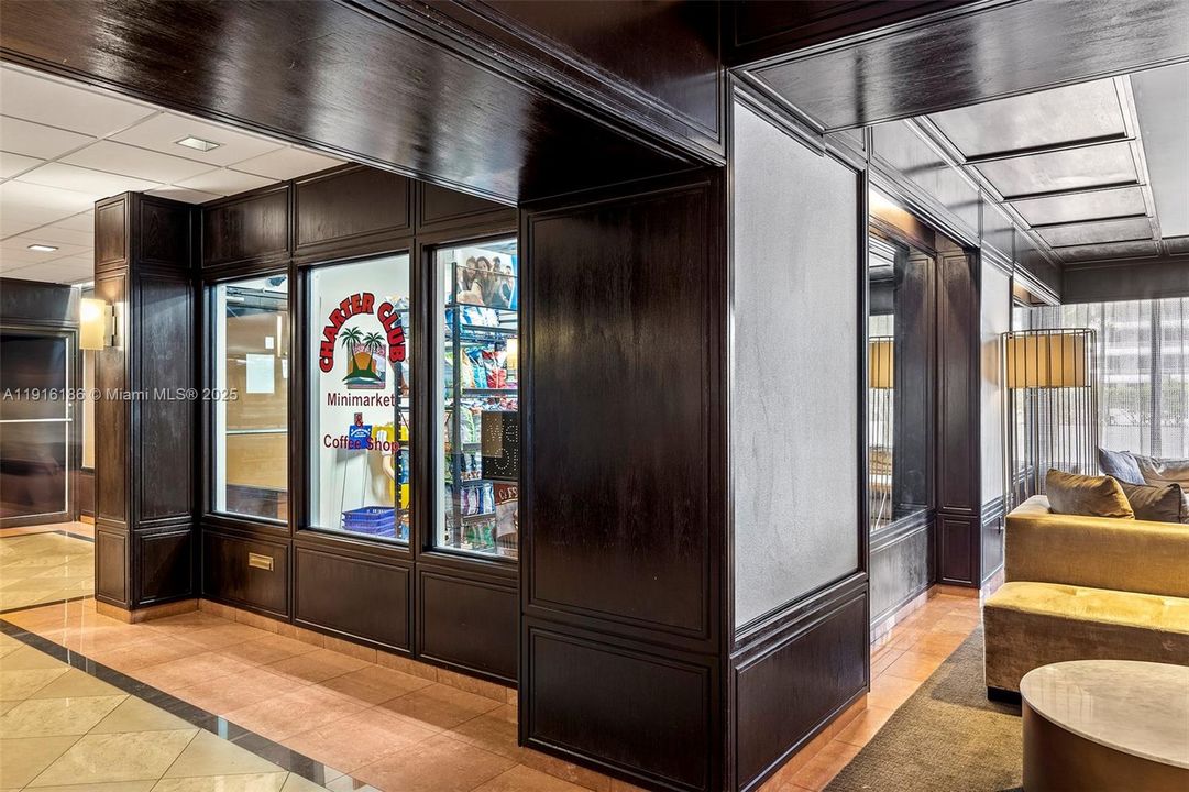 Active With Contract: $3,000 (1 beds, 1 baths, 768 Square Feet)