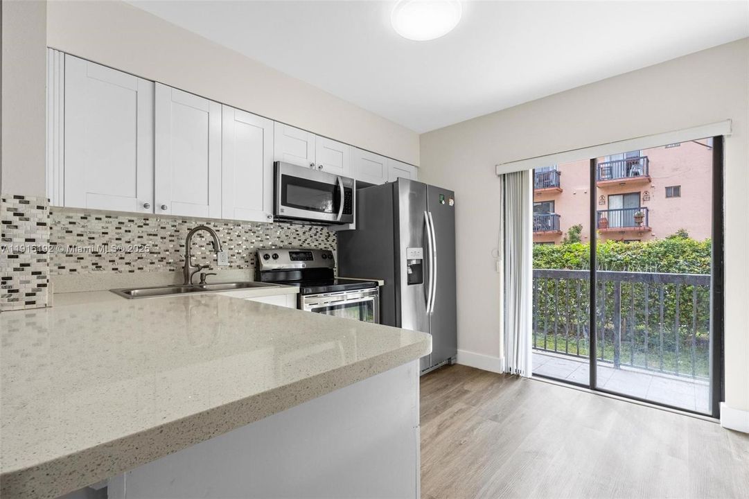 Active With Contract: $249,999 (2 beds, 2 baths, 812 Square Feet)