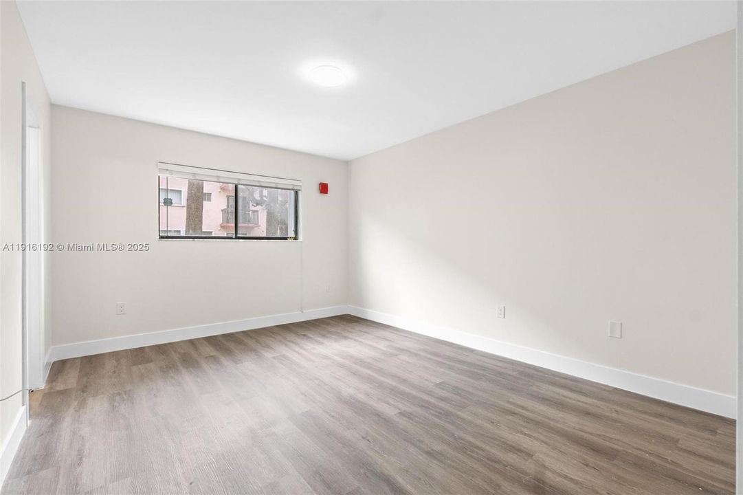 Active With Contract: $249,999 (2 beds, 2 baths, 812 Square Feet)