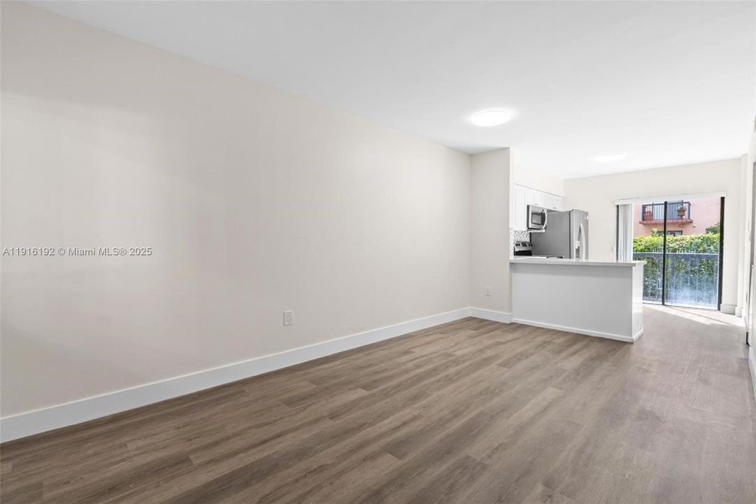 Active With Contract: $249,999 (2 beds, 2 baths, 812 Square Feet)