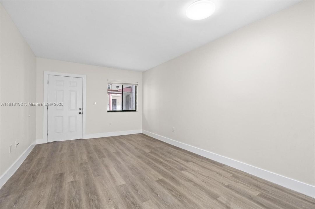 Active With Contract: $249,999 (2 beds, 2 baths, 812 Square Feet)