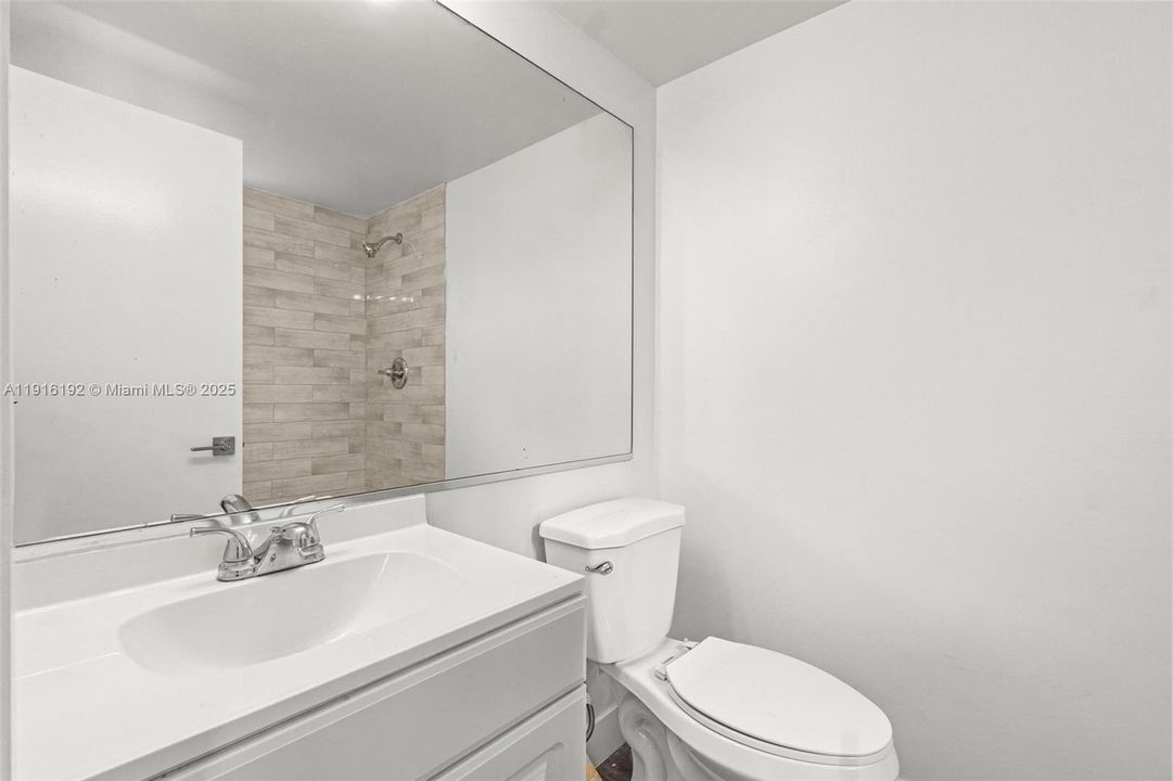 Active With Contract: $249,999 (2 beds, 2 baths, 812 Square Feet)