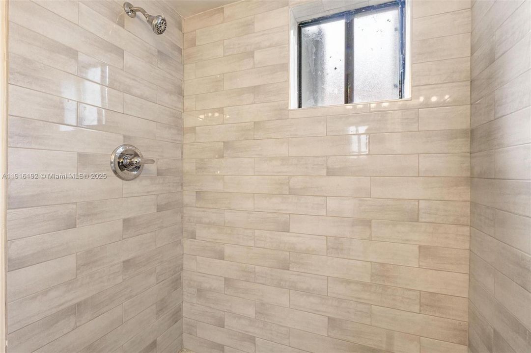 Active With Contract: $249,999 (2 beds, 2 baths, 812 Square Feet)