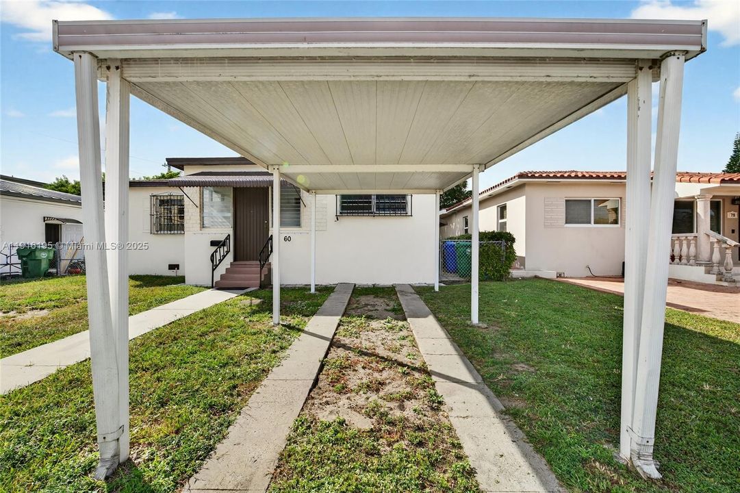 For Sale: $599,000 (2 beds, 1 baths, 1180 Square Feet)