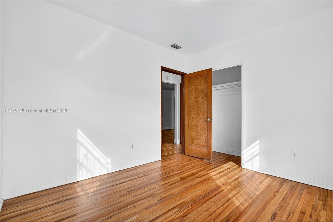 For Sale: $599,000 (2 beds, 1 baths, 1180 Square Feet)