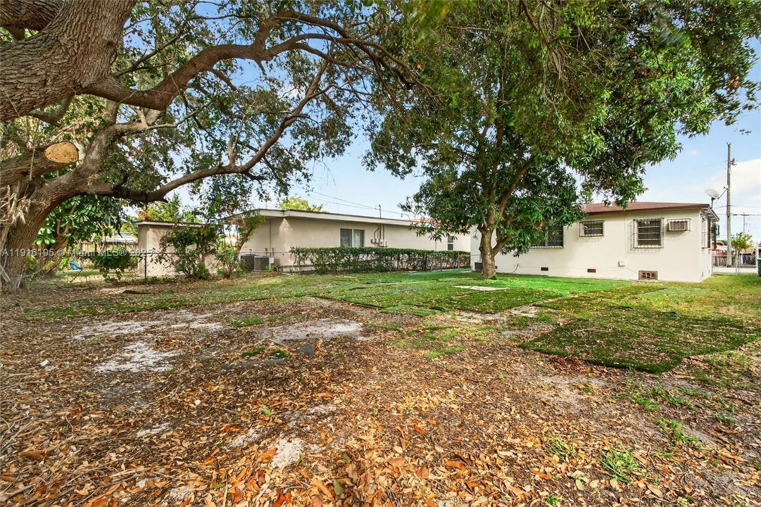 For Sale: $599,000 (2 beds, 1 baths, 1180 Square Feet)