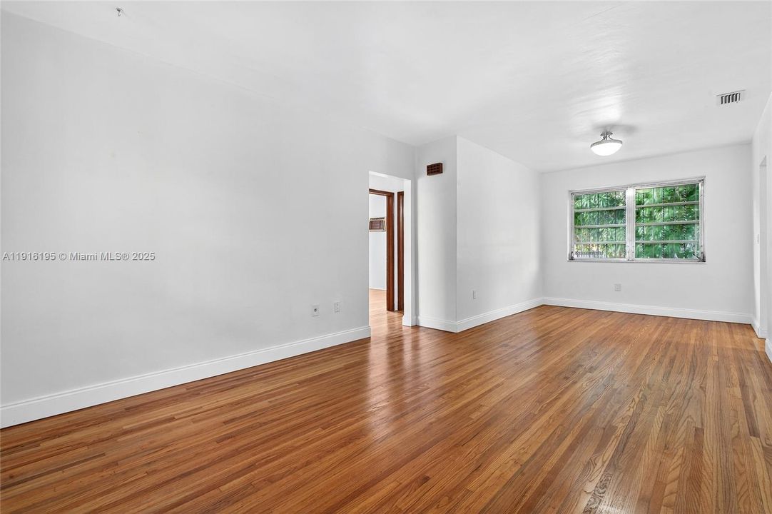 For Sale: $599,000 (2 beds, 1 baths, 1180 Square Feet)