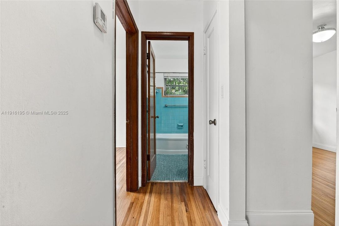 For Sale: $599,000 (2 beds, 1 baths, 1180 Square Feet)